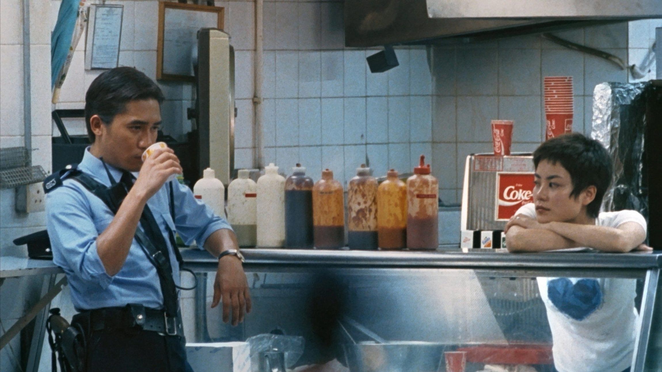 Hay películas que se ven y películas que le pasan a uno. Esta me pasó — Crítica de Chungking Express